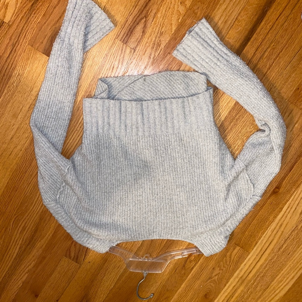 Free People; Size XS; Cropped Sweater